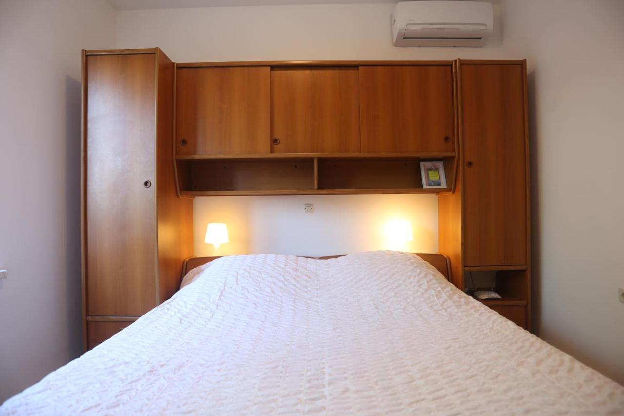 סנג' Apartments Katica מראה חיצוני תמונה