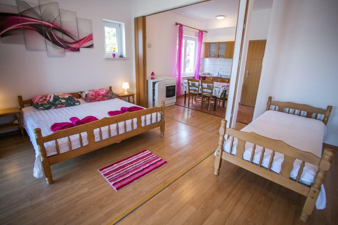 סנג' Apartments Katica מראה חיצוני תמונה