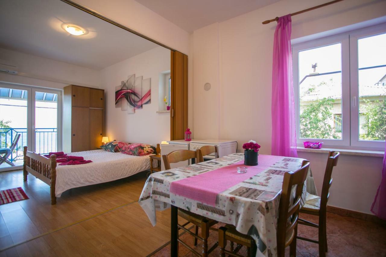 סנג' Apartments Katica מראה חיצוני תמונה