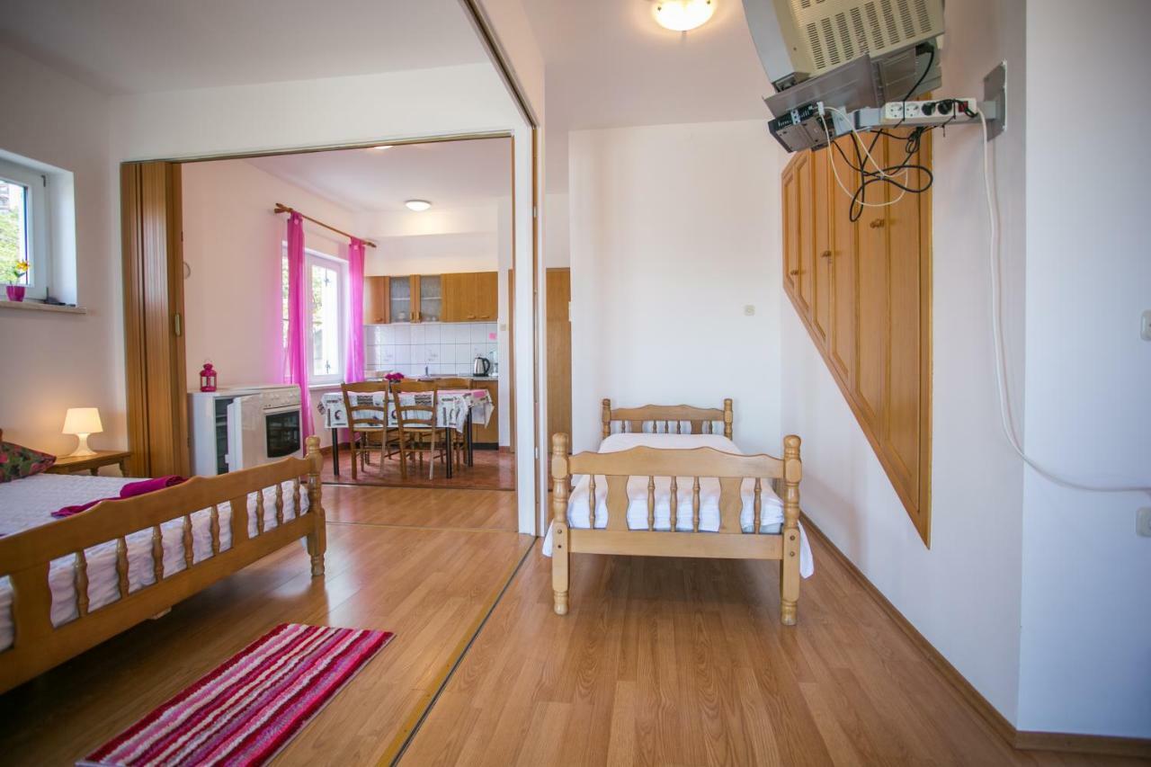 סנג' Apartments Katica מראה חיצוני תמונה